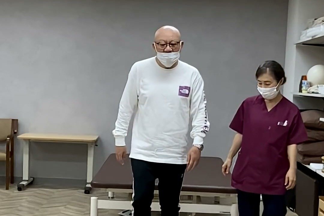 リハビリ中の様子（60代男性・脳梗塞・左片麻痺）