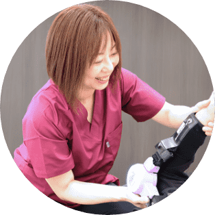 最先端のリハビリ機器を使用している様子